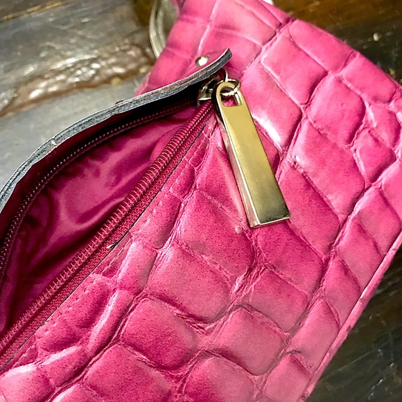 Cute Faux Croc Underarm Purse! - Picture 4 of 6